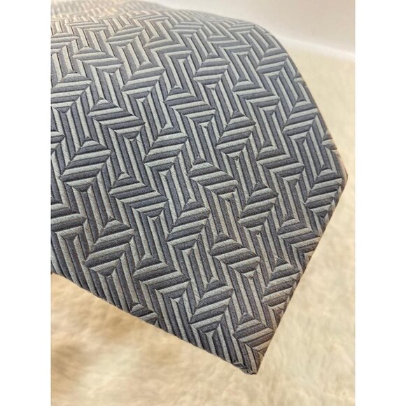 Donald J Trump Signature Collection Geometric Gray/Silver 100% Silk Necktie EUC - Picture 3 of 4